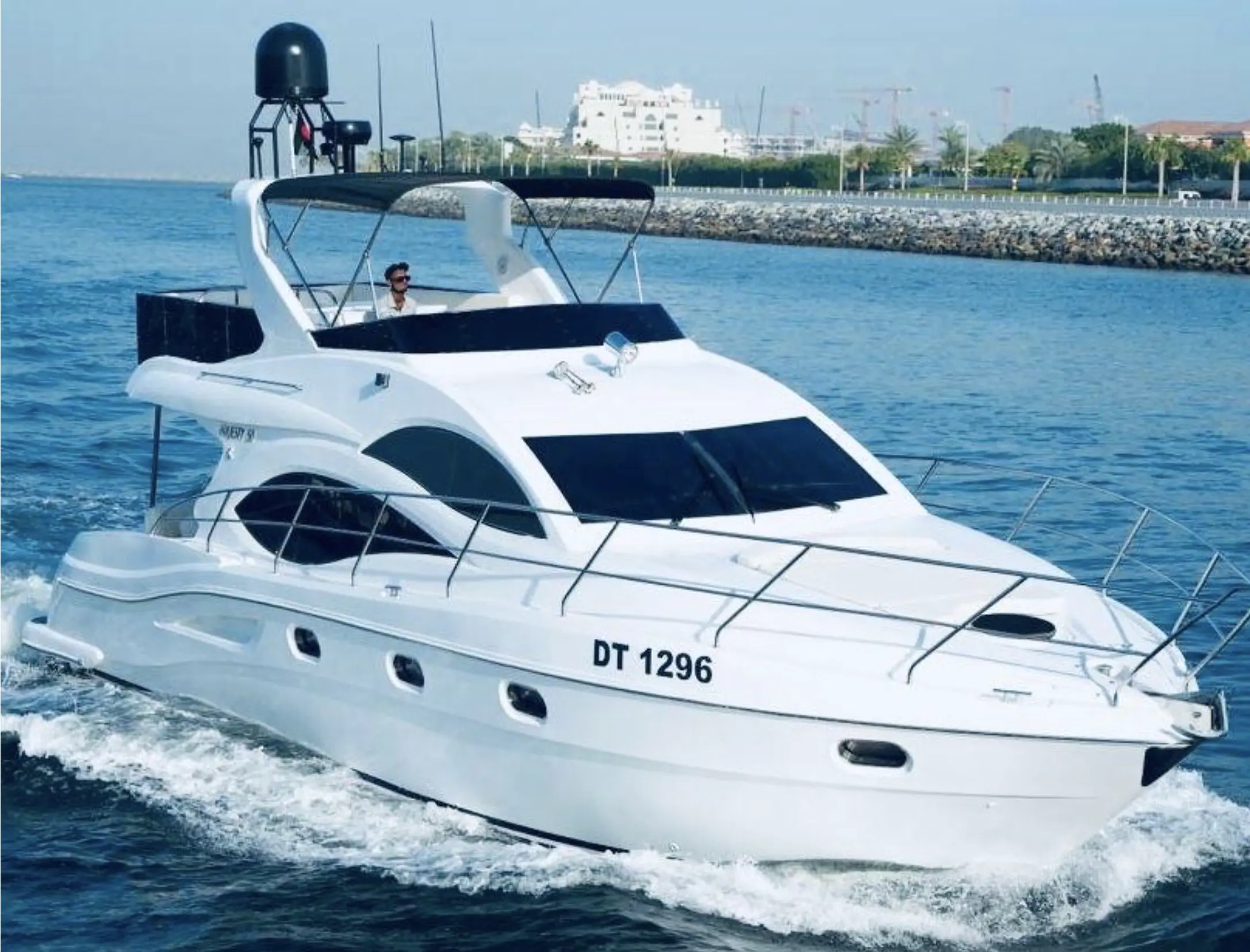 yacht1
